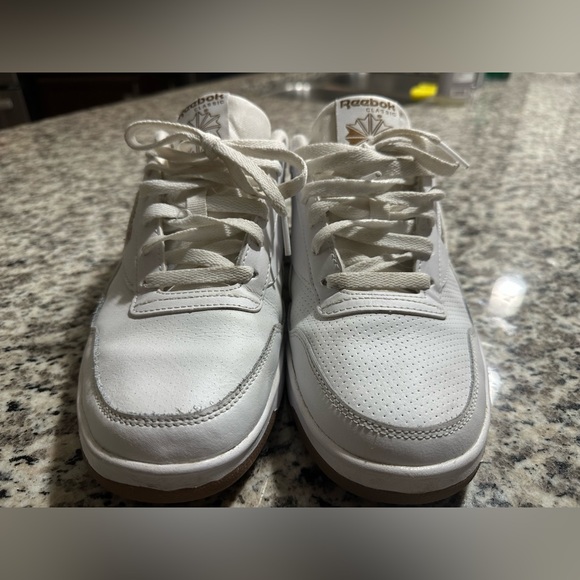 Reebok men’s Club MEMT Sneaker - Picture 6 of 10